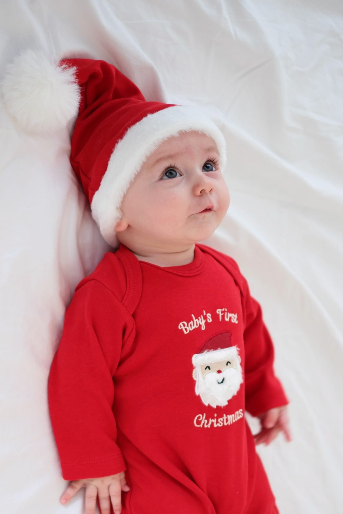 İlk Yılbaşım Noel Baba Nakışlı Şapkalı Unisex Bebek Tulum Seti / Kırmızı