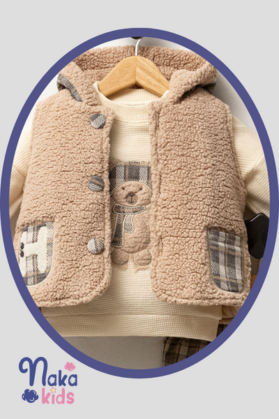 Wellsoft Kapüşonlu Yelek ve Ayıcık Desenli Sweatshirt Altında Kareli Pantolon Kombini